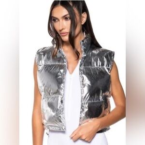 NWT No Vacancy JELON Silver Puffer Vest size M